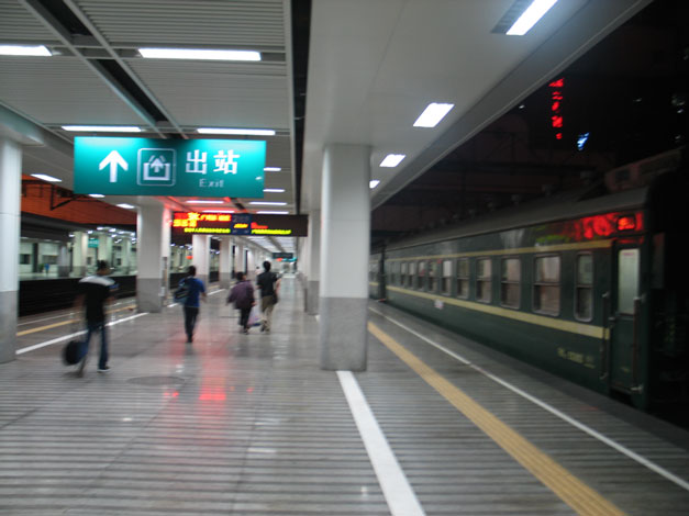 绿皮再现 深圳站 : K9285\/6 次 - 港外铁路 (R3)