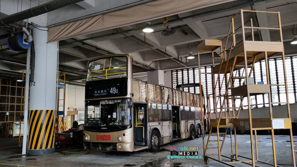 开顶中的两辆前九巴/龙运trident 新加开顶过程相片 (4 pics)