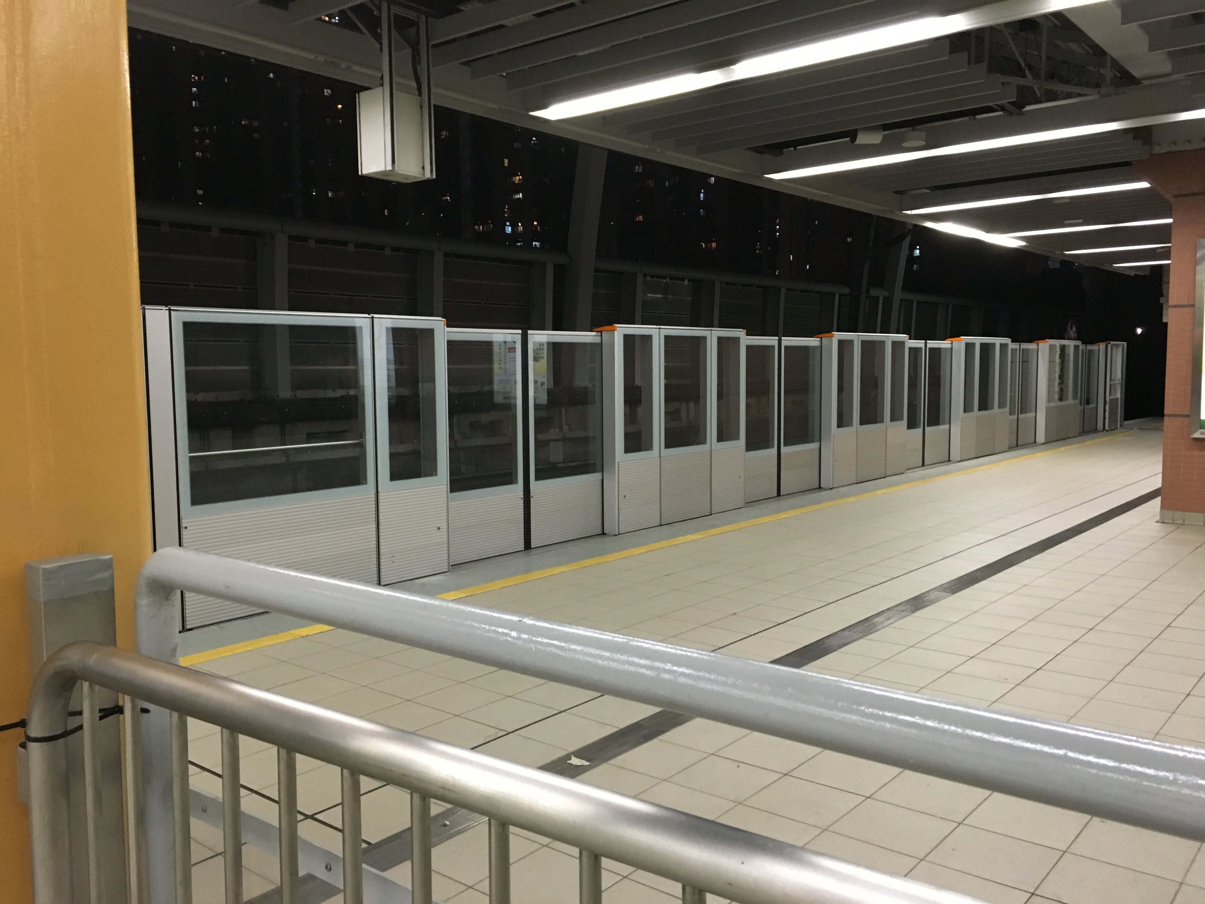 (显径正装幕门; 各站临时控制面版已拆) mol apg