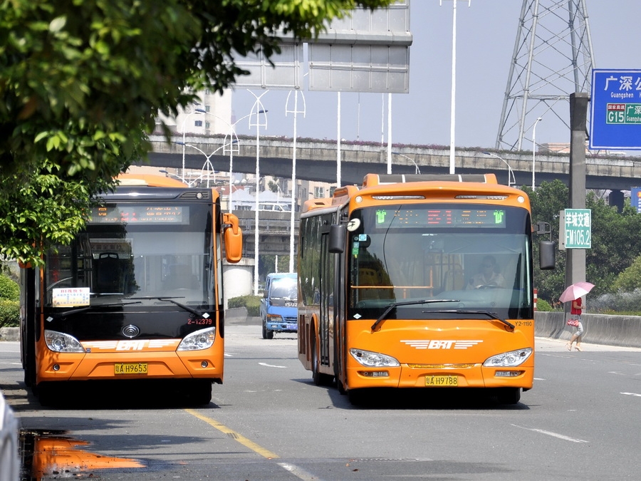 区 69 两岸三地巴士 (b4) 69 [晨操] 乙一特长高载公交 jnp6137w