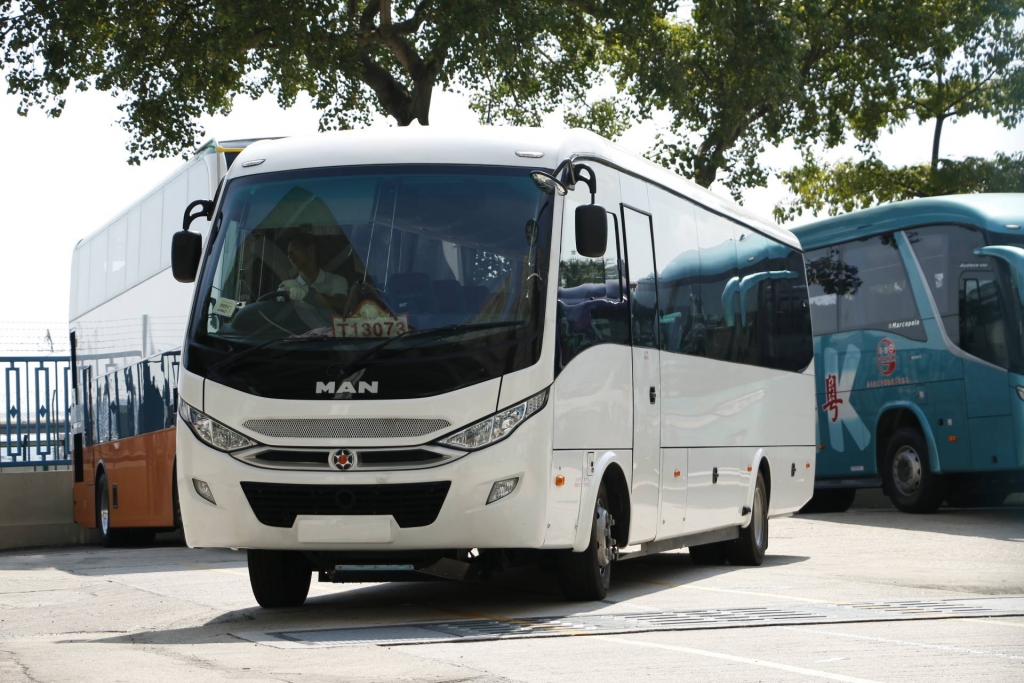 配macropolo车身的man中型巴士@土验