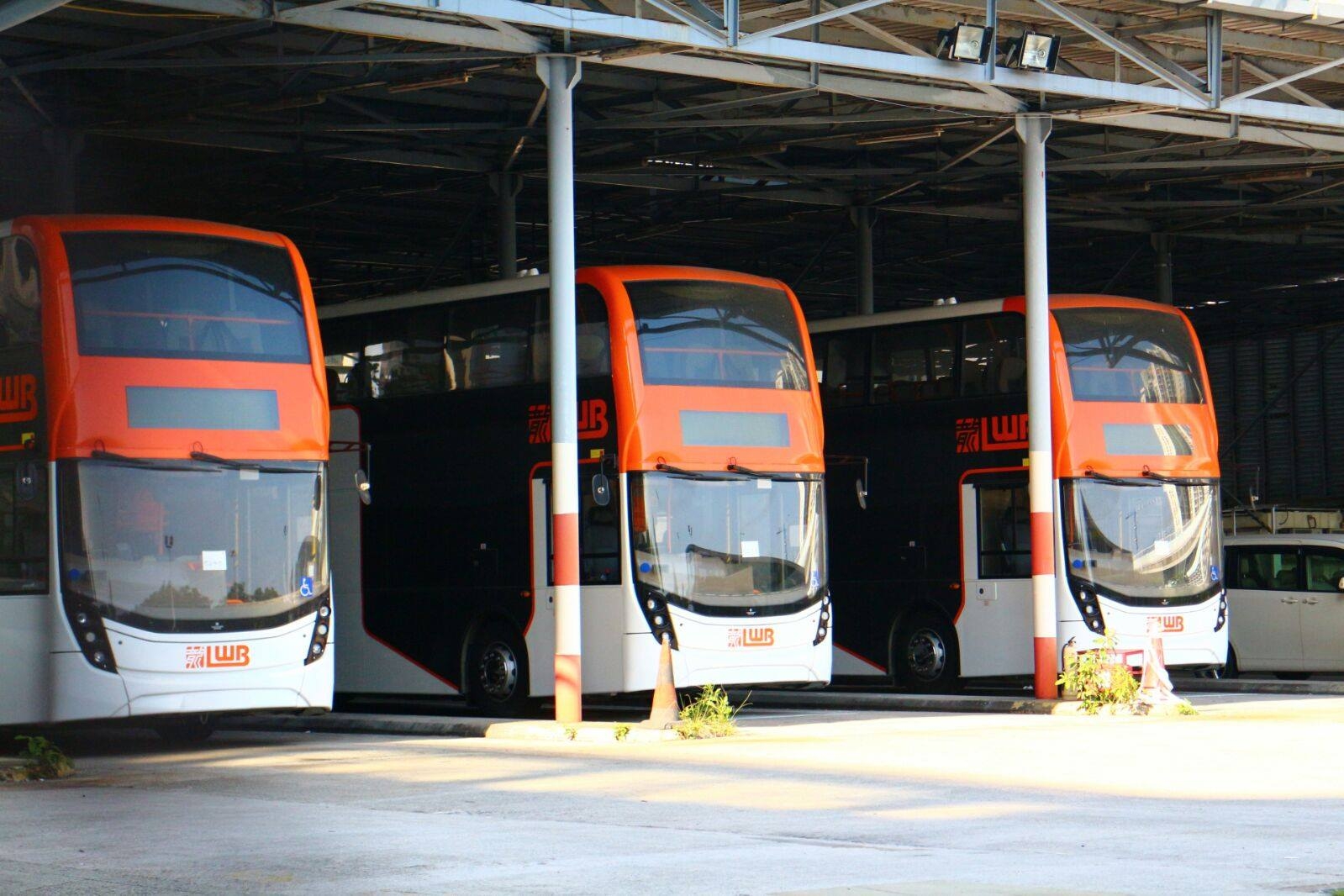 在月轮街等出牌的龙运新车