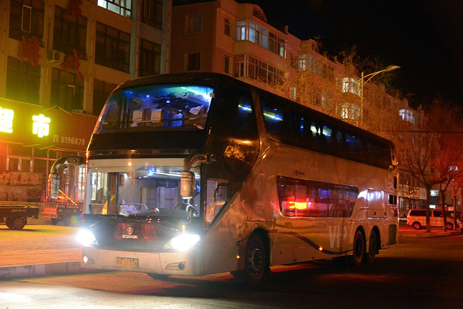 晚上约八点半返回江川客运站