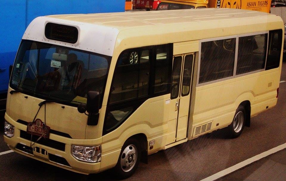 新款丰田coaster小巴