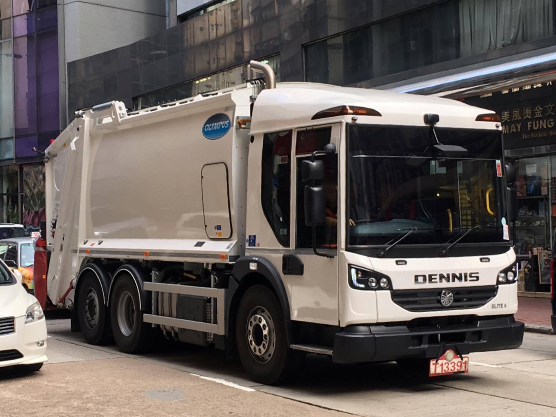 新款dennis eagle垃圾车抵港