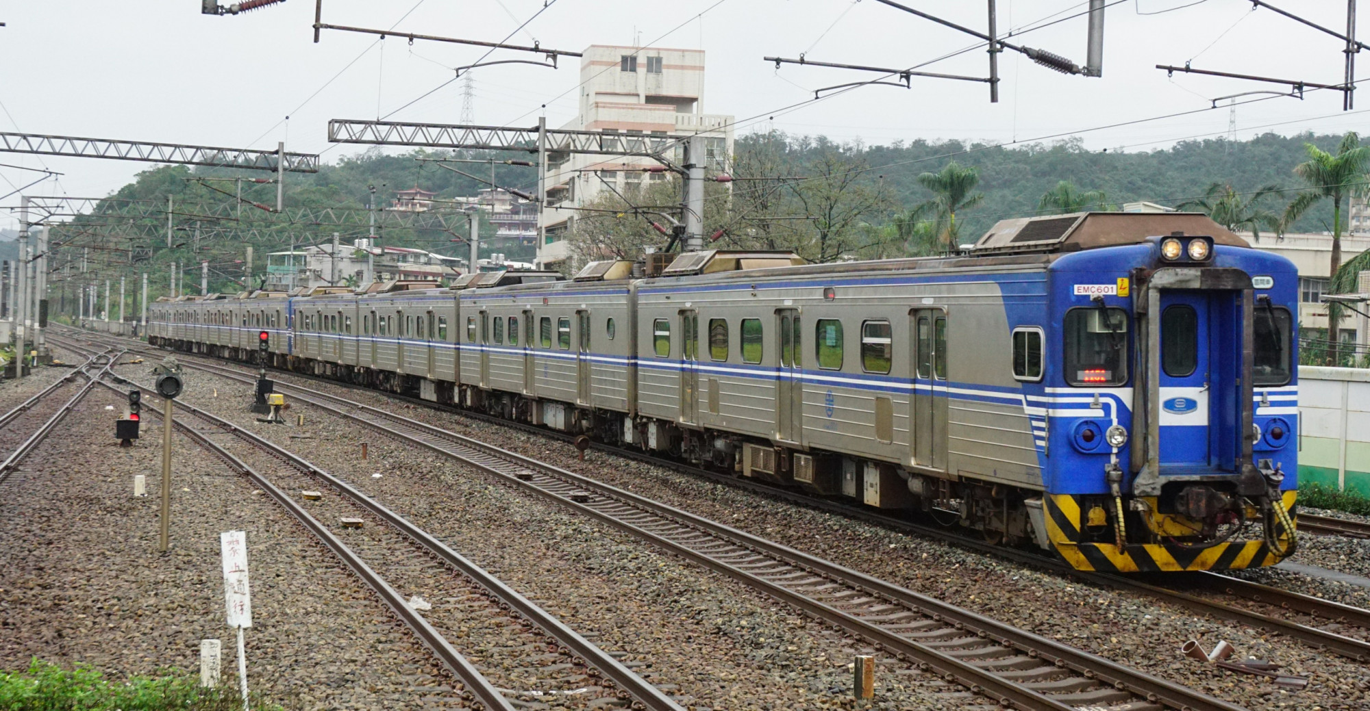 台北七堵火车站随影
