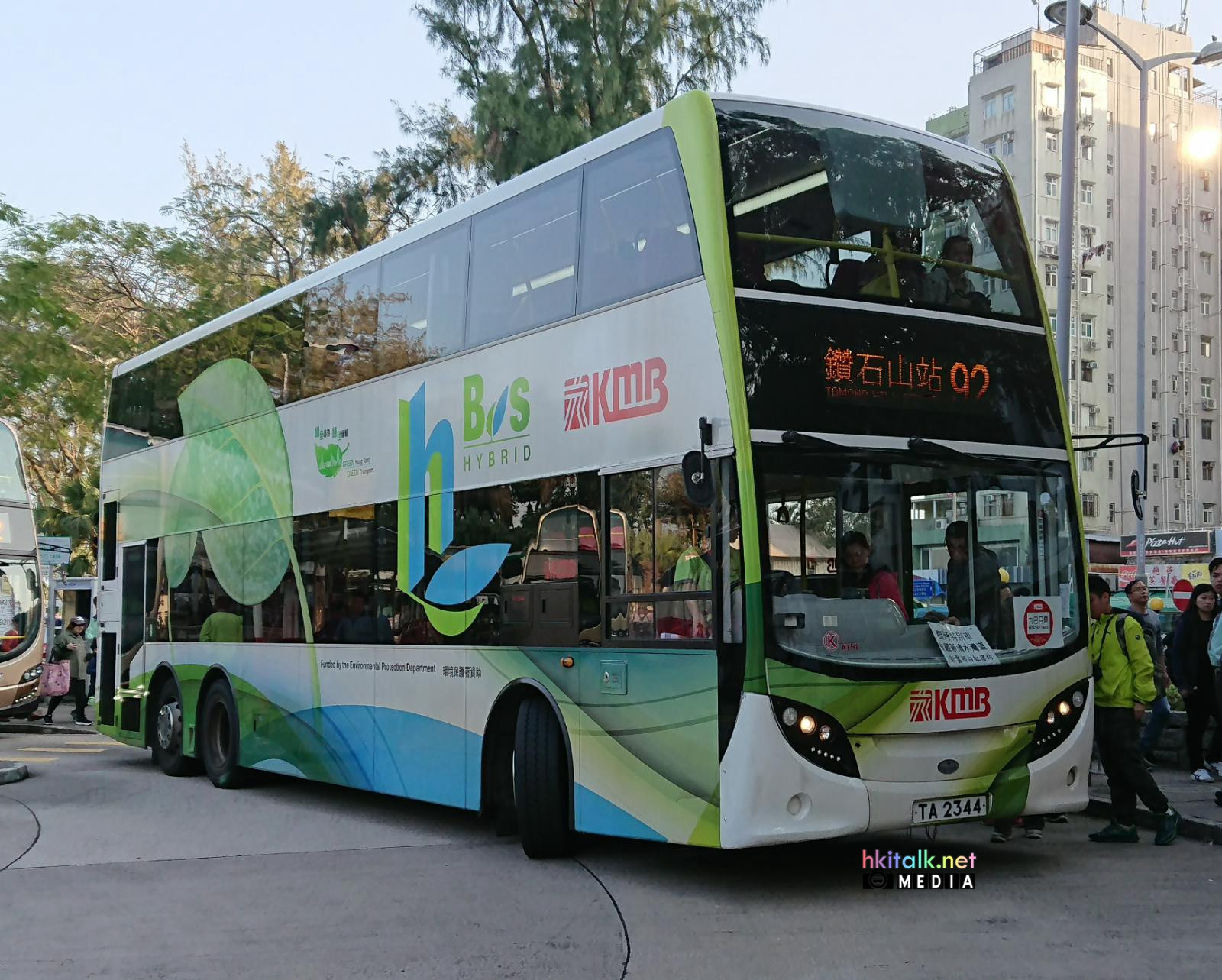 九巴混能巴士是日行走92及99线 - 巴士摄影作品贴