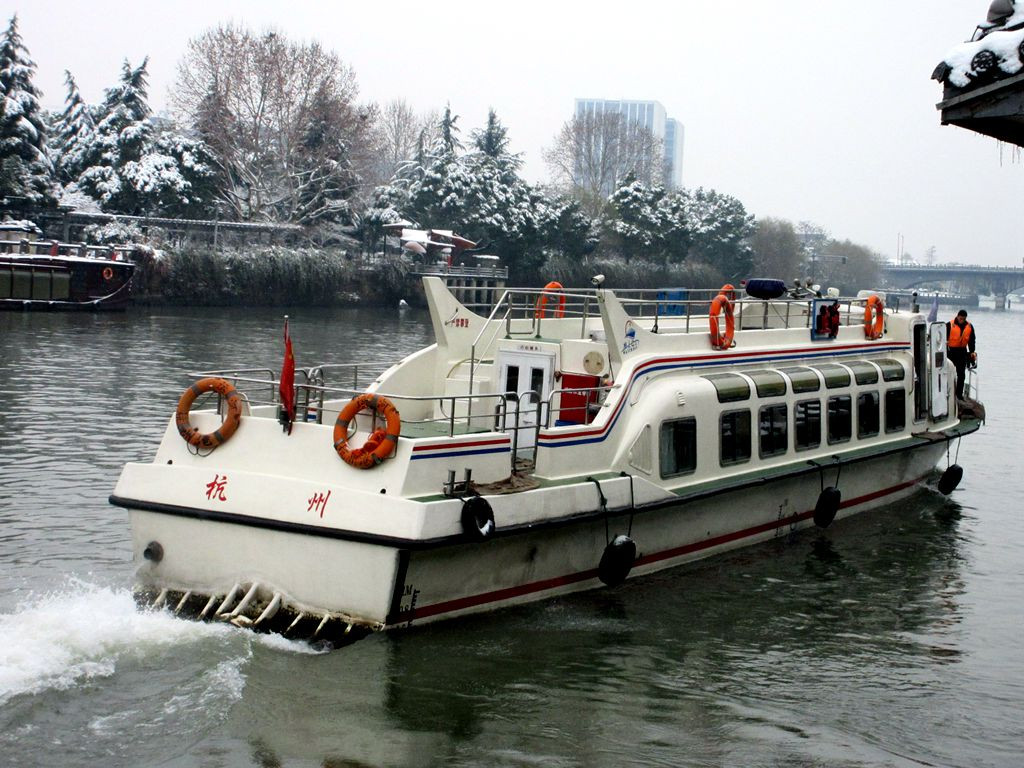 体验杭州大运河水上巴士