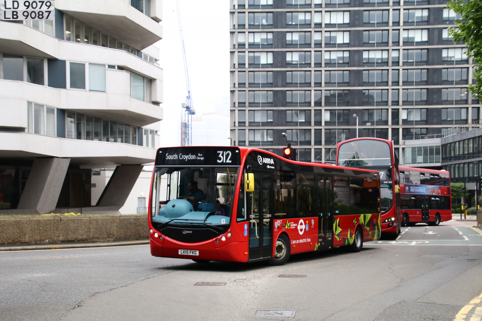 伦敦的optare metrocity电动巴士