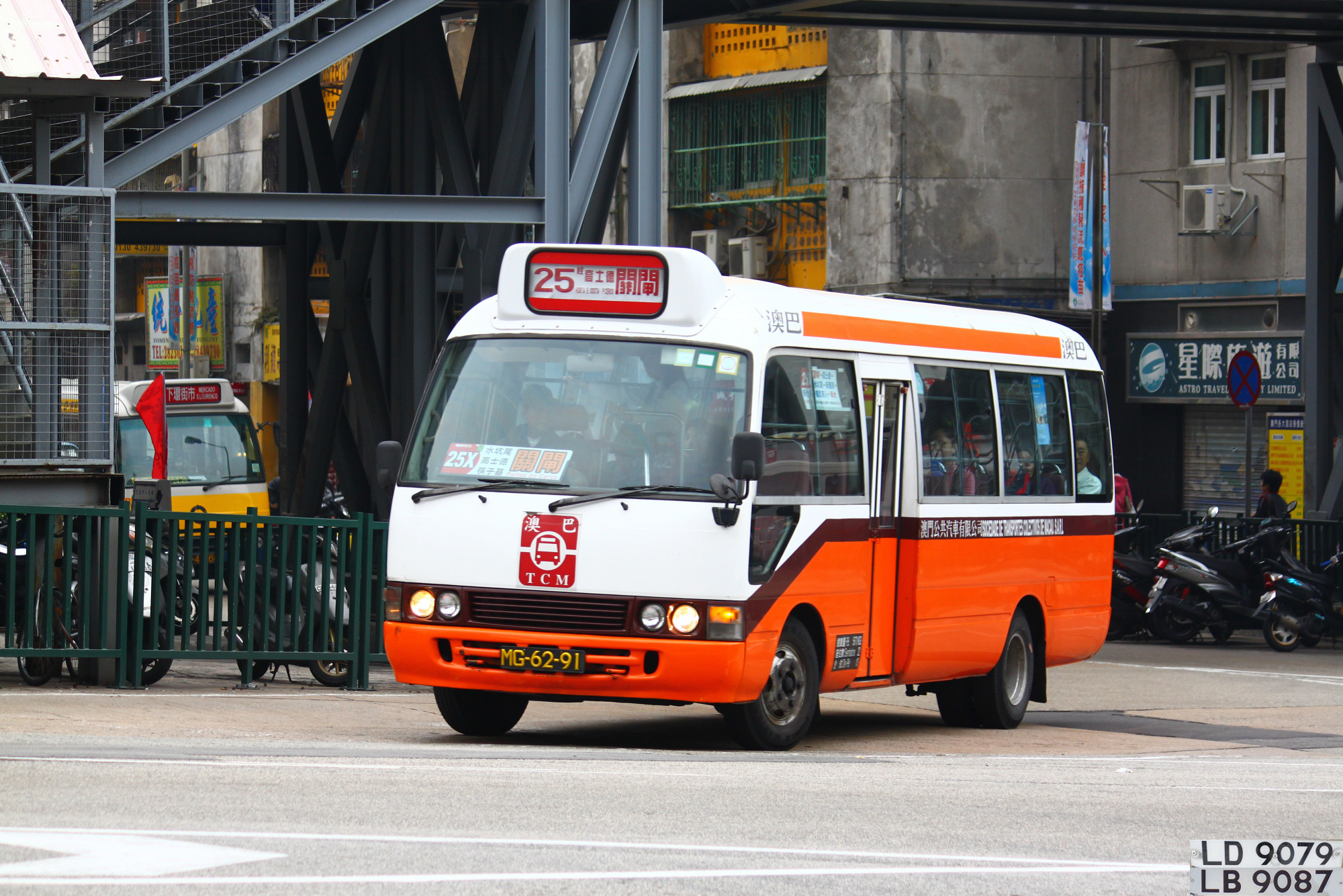 澳巴25/25x的丰田coaster