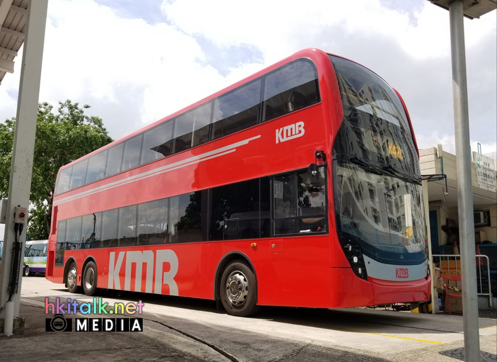 配voith波箱的12.8米红巴验车 [9 pics]