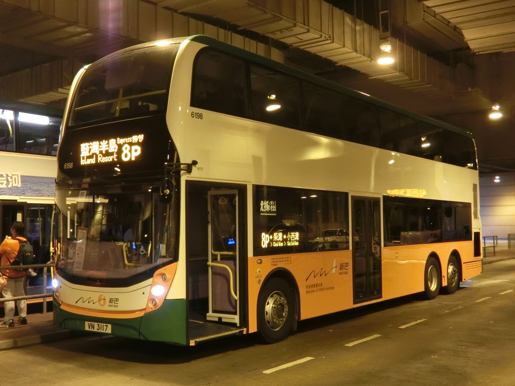 新巴6198 成为香港首部载客12.8米欧六巴士