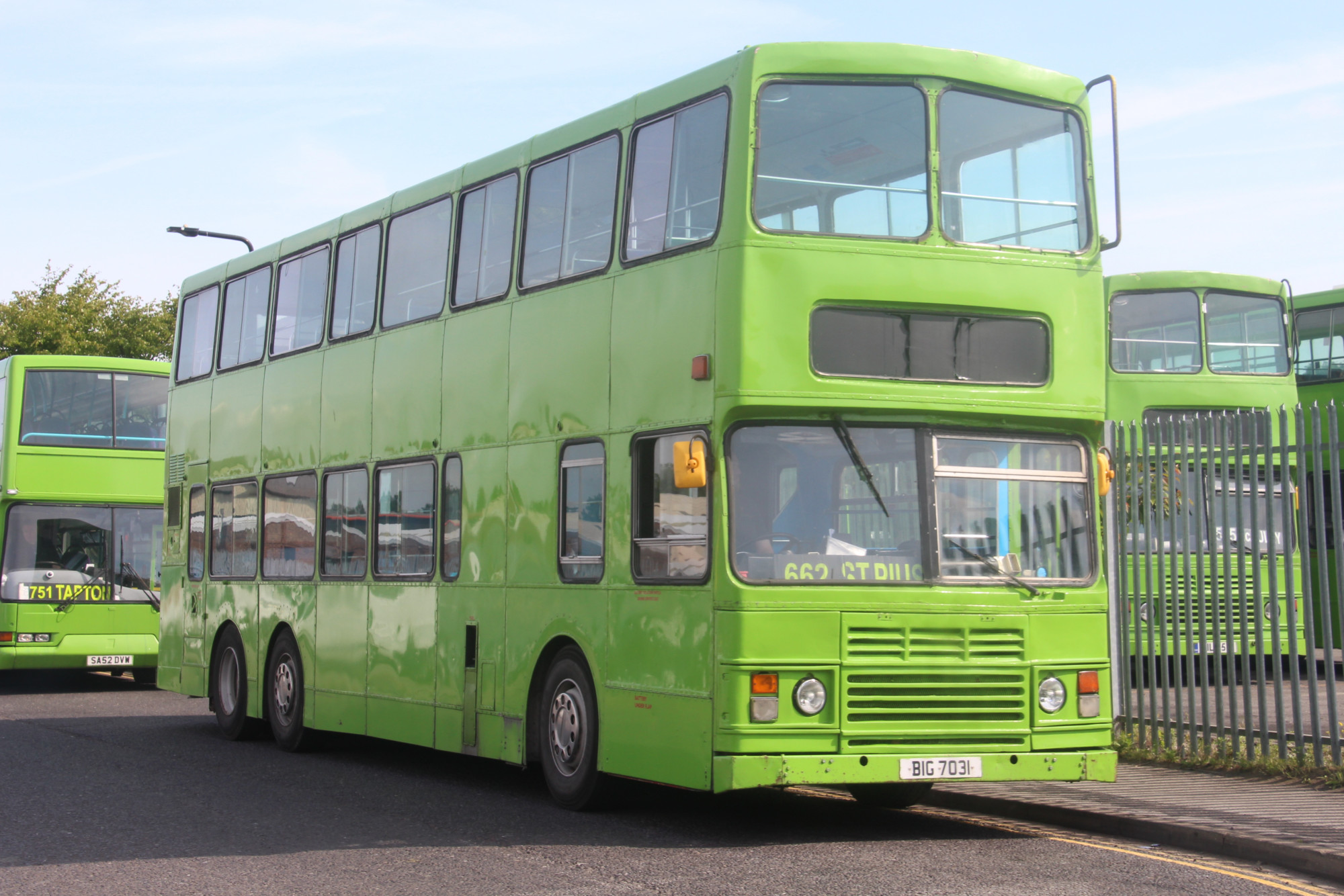 上年六月英格兰south yorkshire brightbus结业前光辉岁月(好多相)