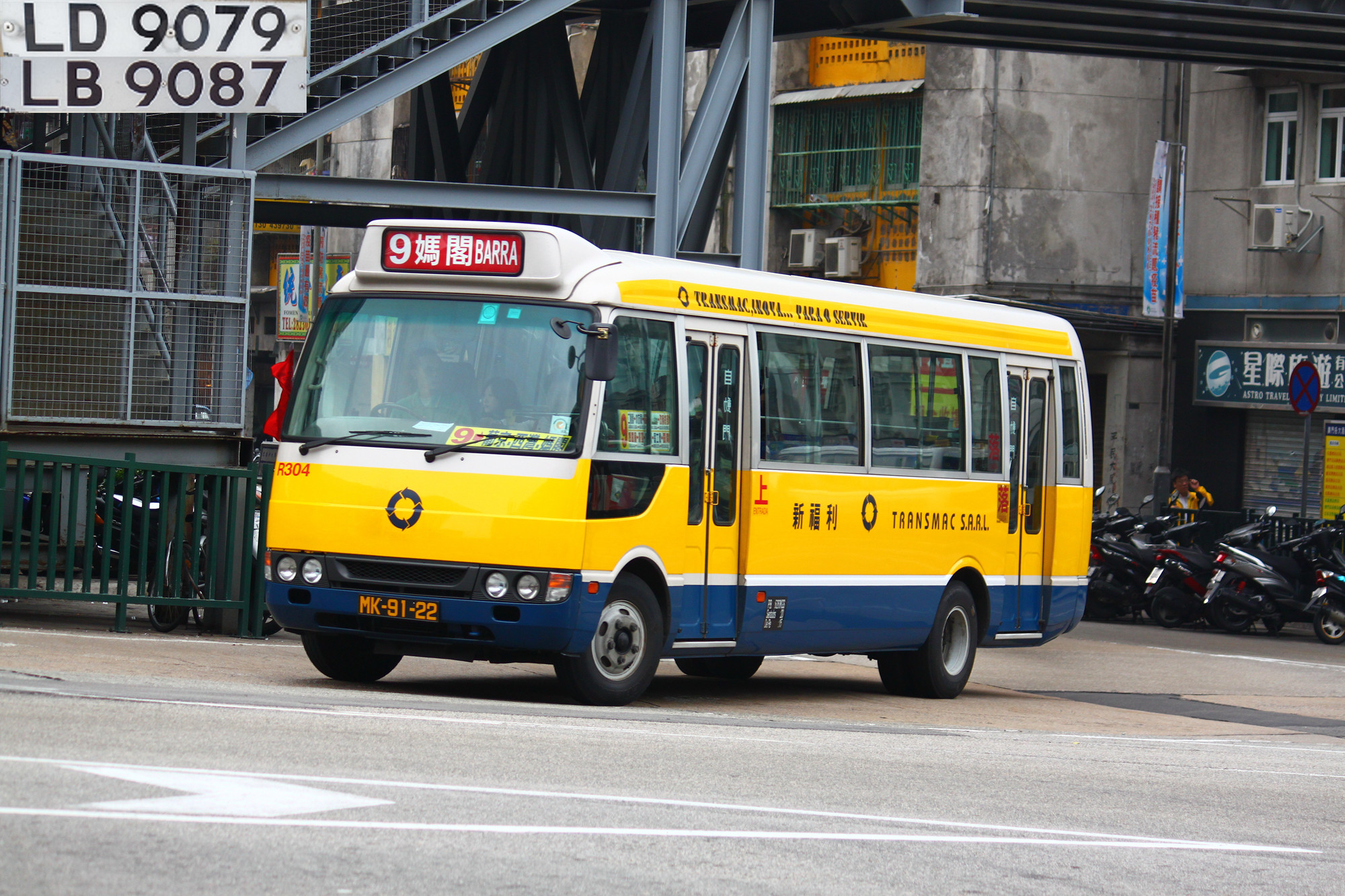 全球在澳门独有的三菱rosa双门小巴?