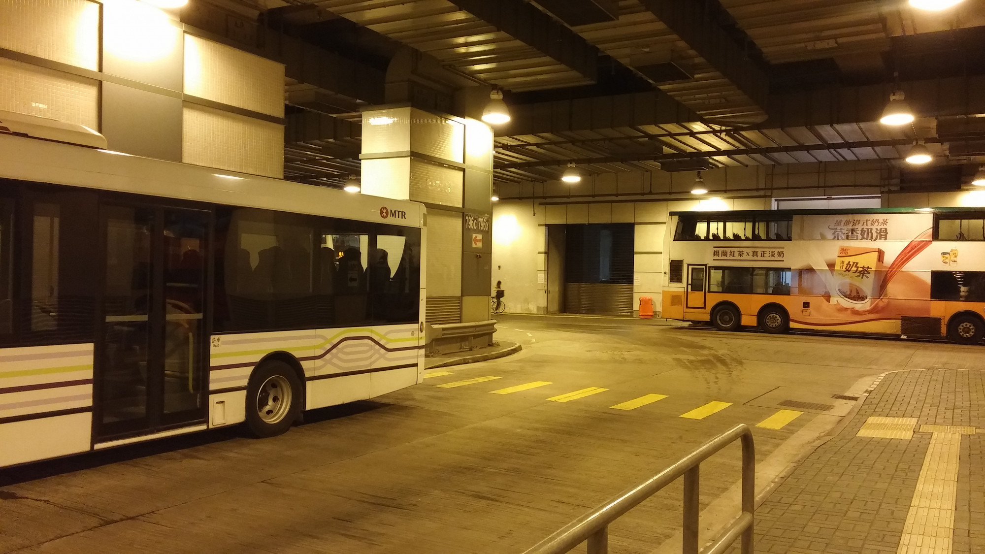 「调景岭站」居然有mtr巴士停泊