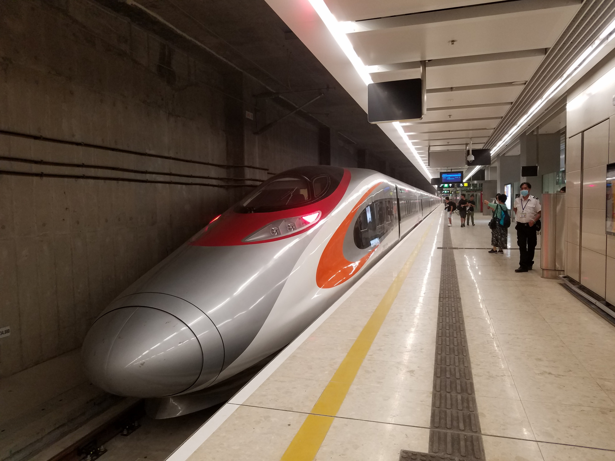 广深港高铁g80次进港复兴号