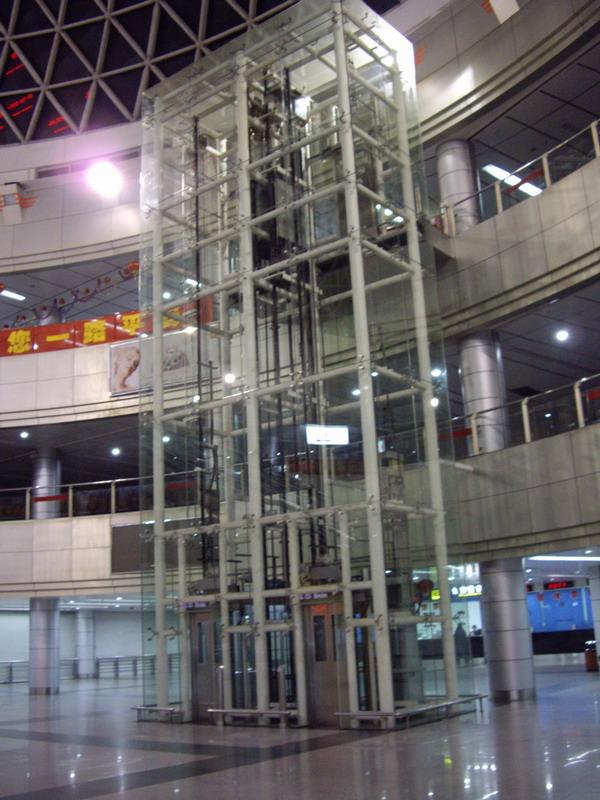 日立无机房电梯