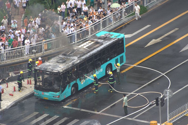 深圳西部公汽320路公交车火警 (错版请移)