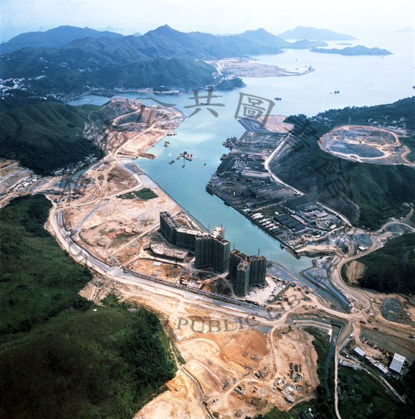 1986年的宝琳,当年仲系填海阶段   资料及图片:香港公共图书馆多