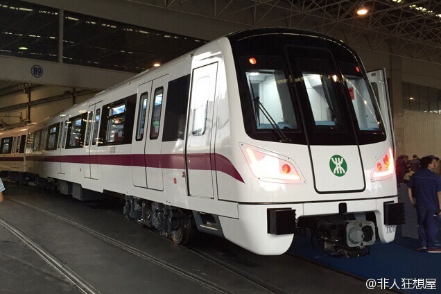 深圳地铁机场线列车亮相